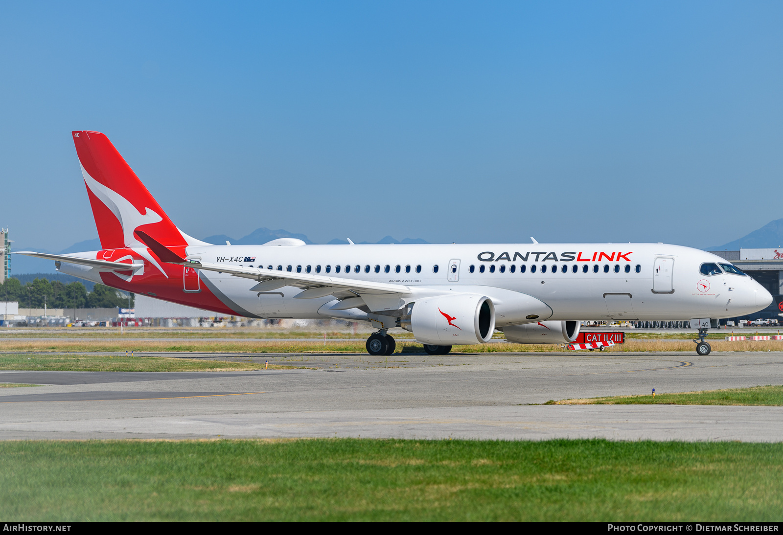 Aircraft Photo of VH-X4C | Airbus A220-300 (BD-500-1A11) | QantasLink | AirHistory.net #738102