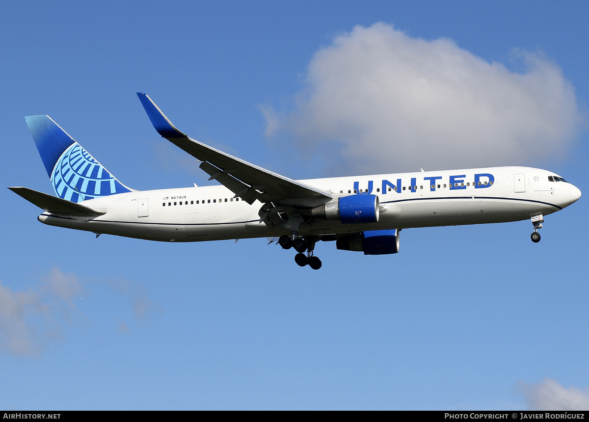 Aircraft Photo of N674UA | Boeing 767-322/ER | United Airlines | AirHistory.net #738611