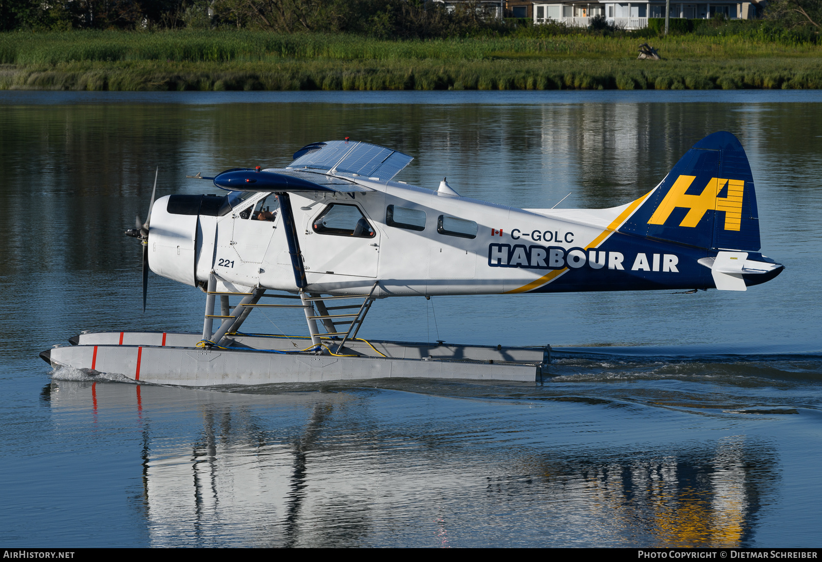 Aircraft Photo of C-GOLC | De Havilland Canada DHC-2 Beaver Mk.1 | Harbour Air | AirHistory.net #738707