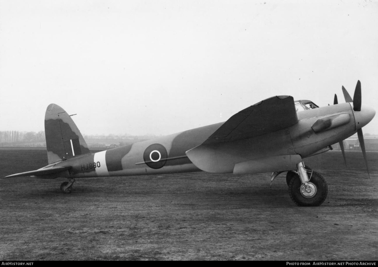 Aircraft Photo of HJ880 | De Havilland D.H. 98 Mosquito T3 | UK - Air Force | AirHistory.net #739105