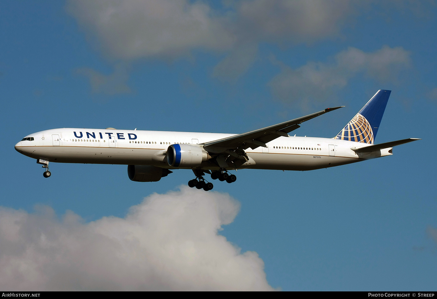 Aircraft Photo of N2737U | Boeing 777-300/ER | United Airlines | AirHistory.net #739158