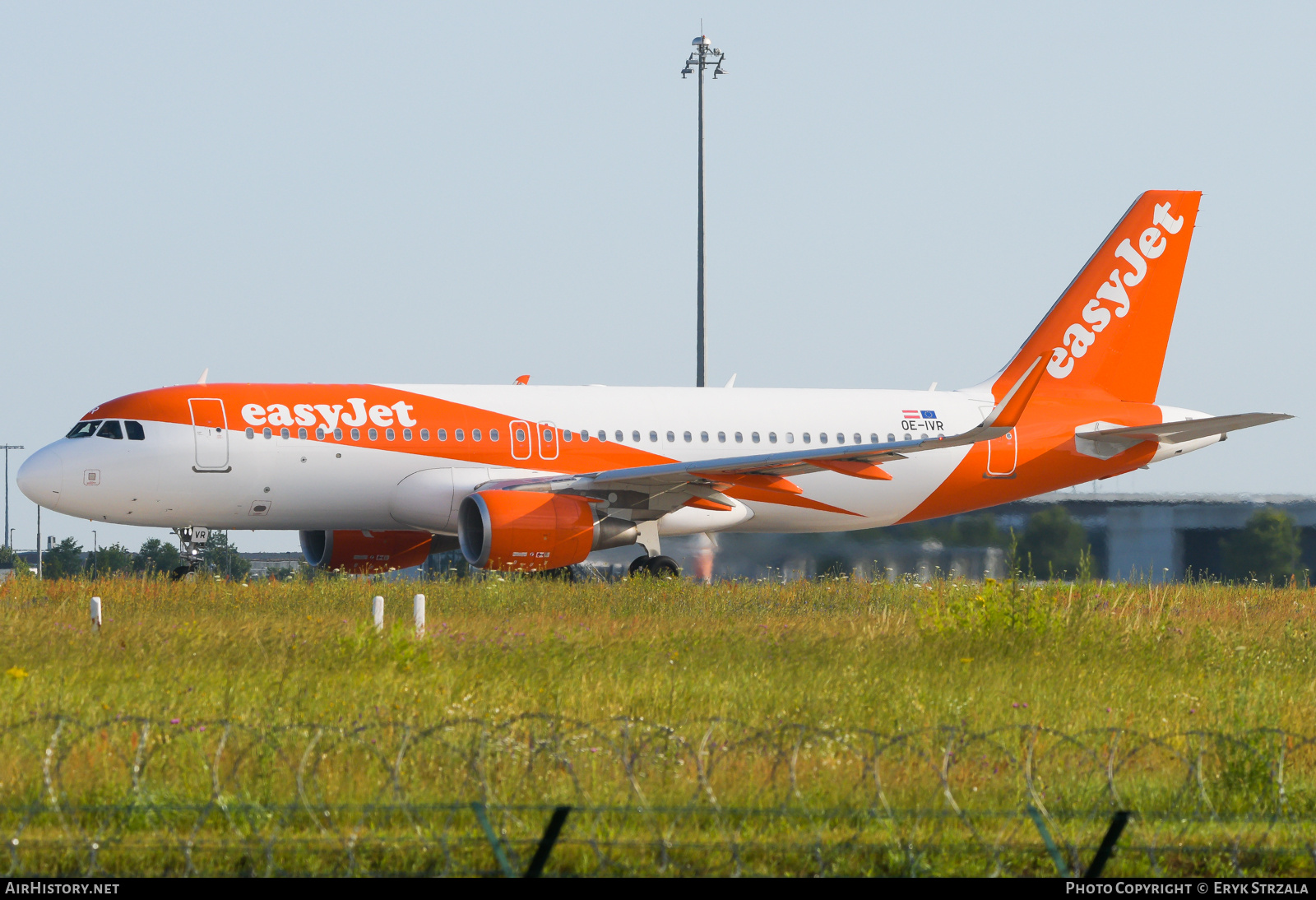 Aircraft Photo of OE-IVR | Airbus A320-214 | EasyJet | AirHistory.net #739947