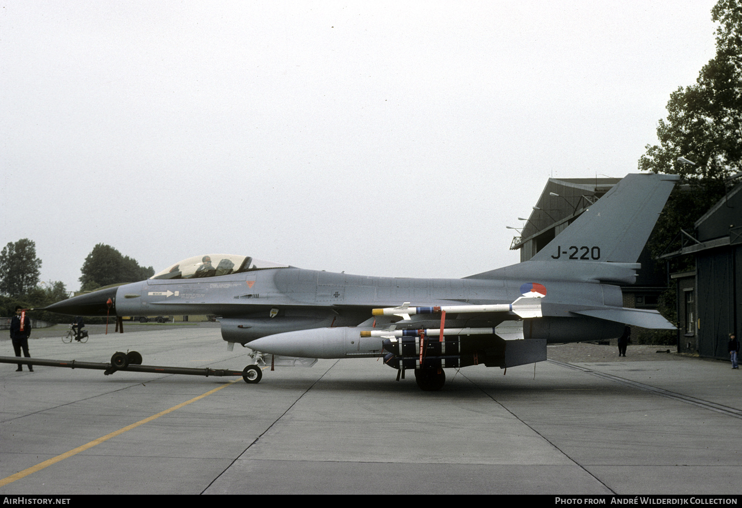 Aircraft Photo of J-220 | General Dynamics F-16A Fighting Falcon | Netherlands - Air Force | AirHistory.net #740033