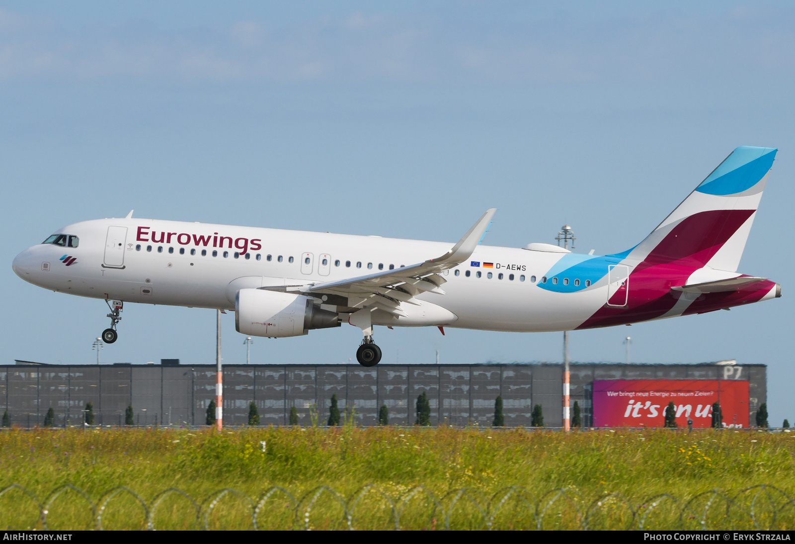 Aircraft Photo of D-AEWS | Airbus A320-214 | Eurowings | AirHistory.net #740237
