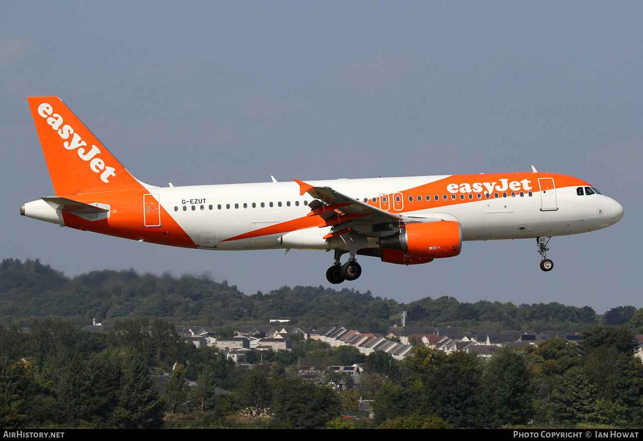 Aircraft Photo of G-EZUT | Airbus A320-214 | EasyJet | AirHistory.net #740586