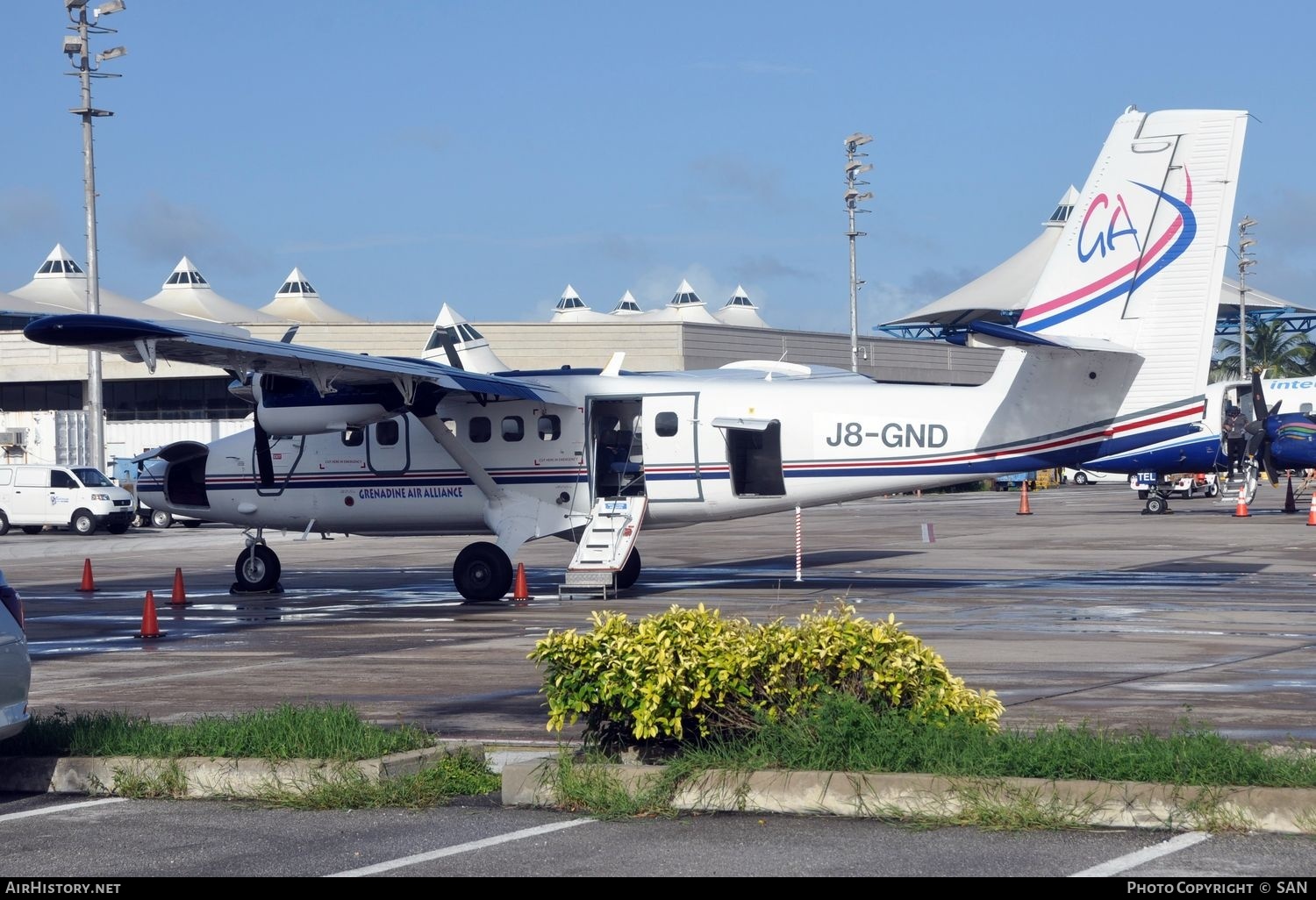 Aircraft Photo of J8-GND | De Havilland Canada DHC-6-300 Twin Otter | SVG Air - St. Vincent and the Grenadines Air | AirHistory.net #740625