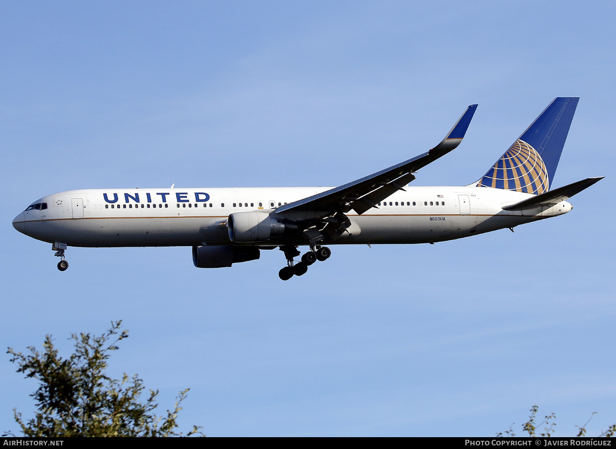 Aircraft Photo of N669UA | Boeing 767-332/ER | United Airlines | AirHistory.net #740691