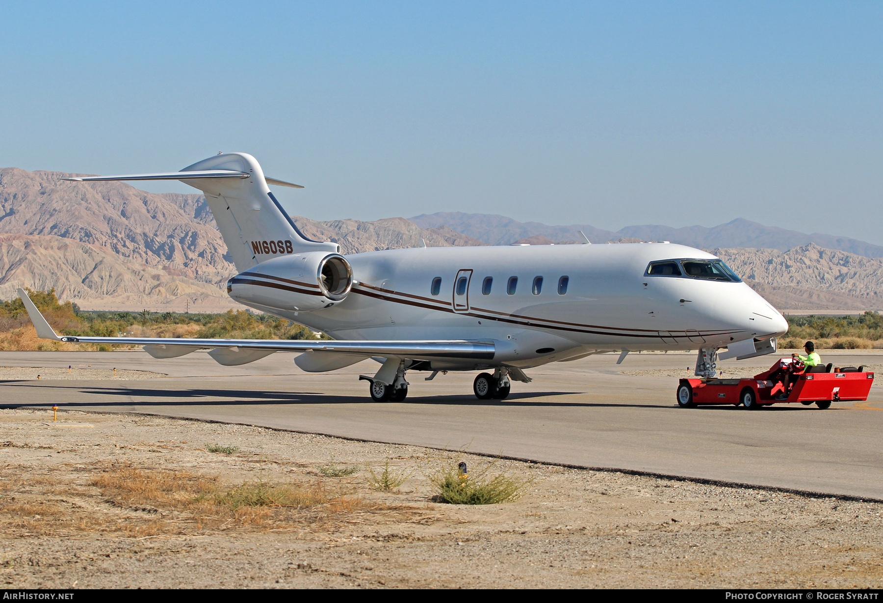 Aircraft Photo of N160SB | Bombardier Challenger 300 (BD-100-1A10) | AirHistory.net #740702