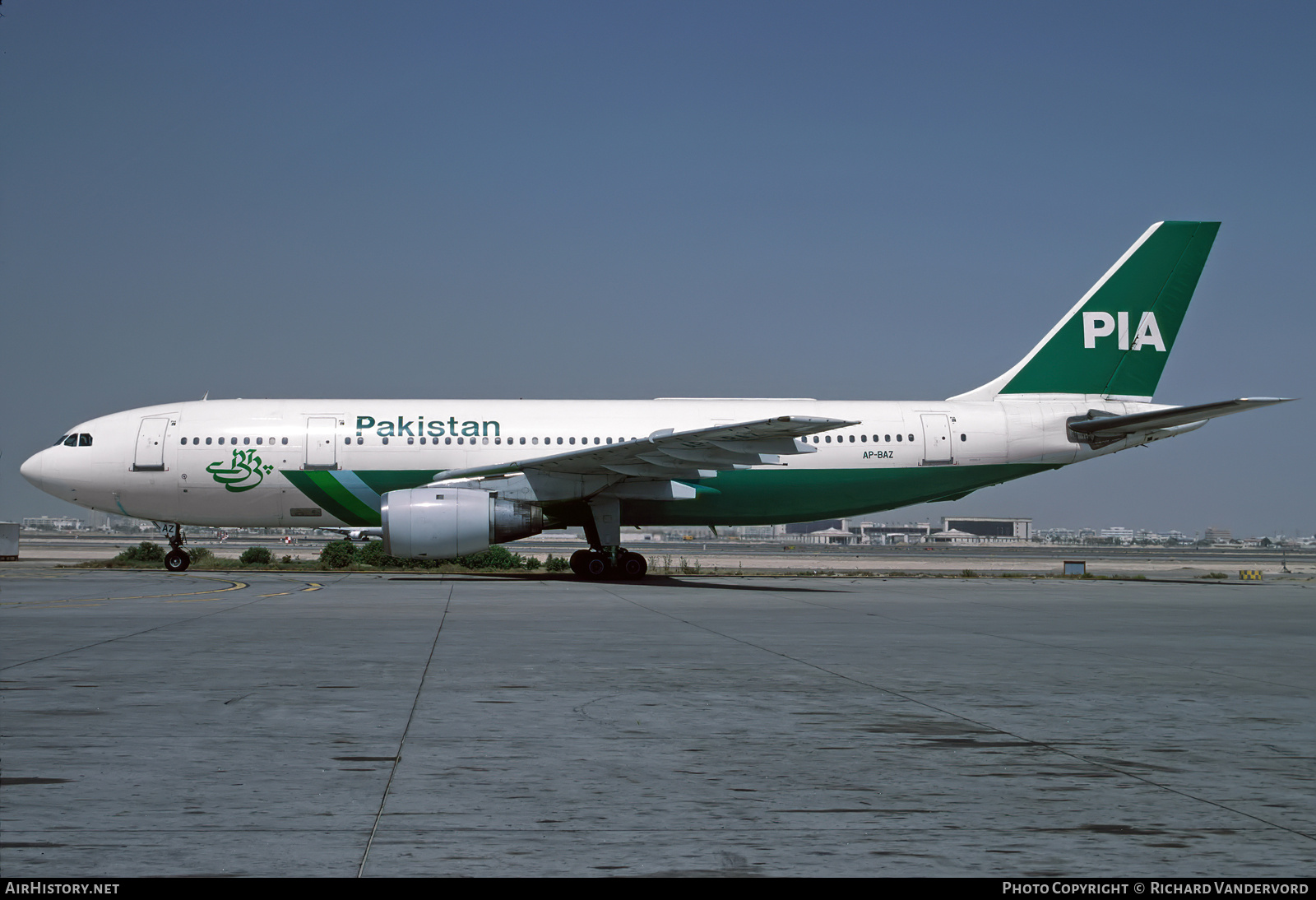 Aircraft Photo of AP-BAZ | Airbus A300B4-203 | Pakistan International Airlines - PIA | AirHistory.net #740964