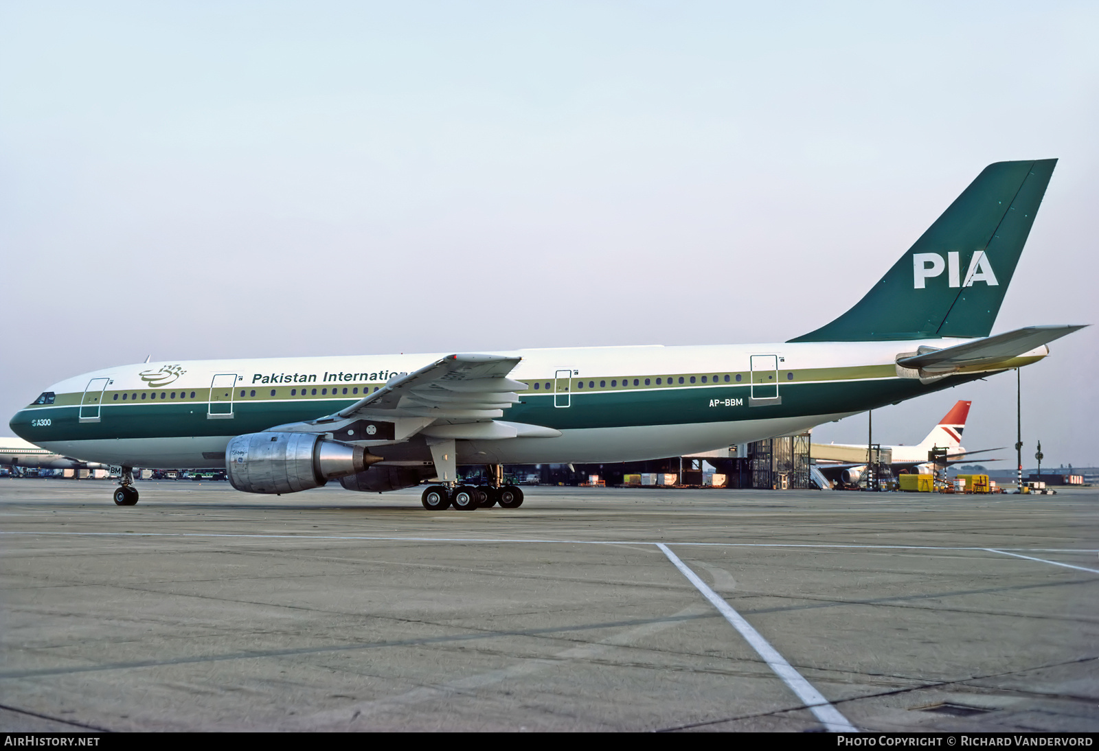Aircraft Photo of AP-BBM | Airbus A300B4-203 | Pakistan International Airlines - PIA | AirHistory.net #741000