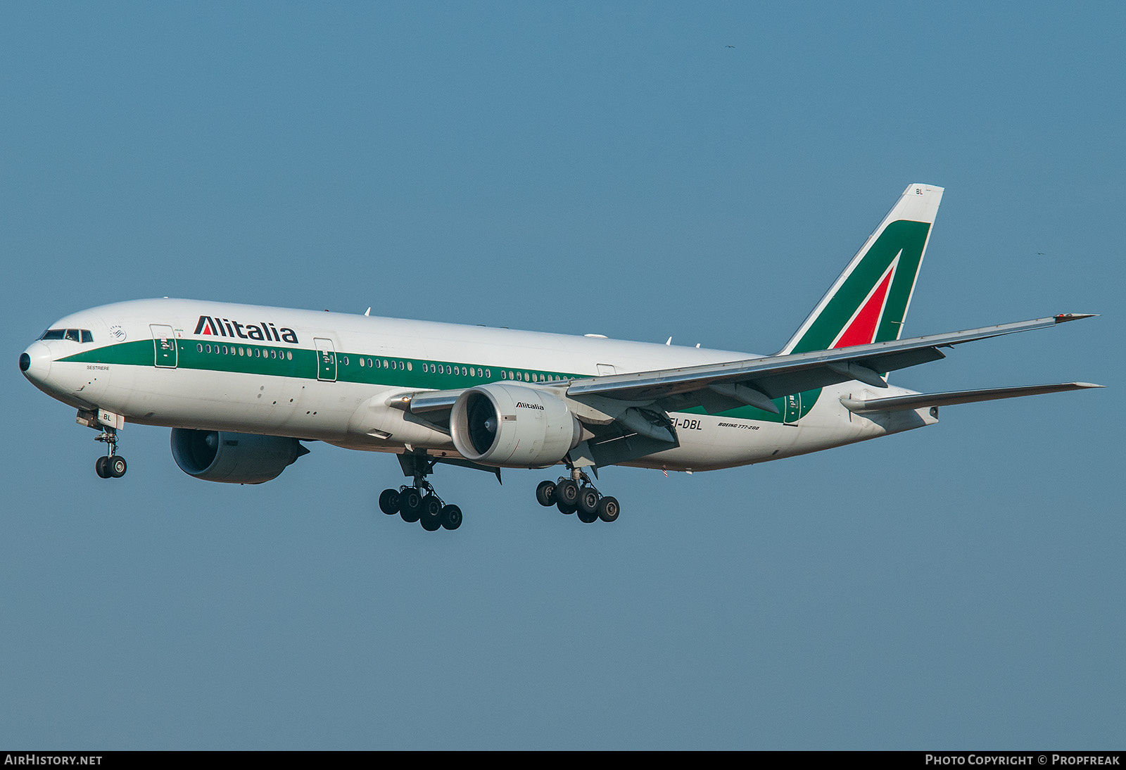 Aircraft Photo of EI-DBL | Boeing 777-243/ER | Alitalia | AirHistory.net #741117