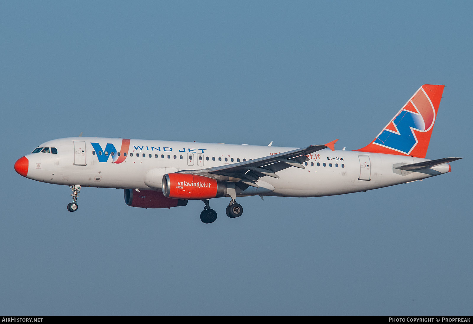 Aircraft Photo of EI-CUM | Airbus A320-232 | Wind Jet | AirHistory.net #741135
