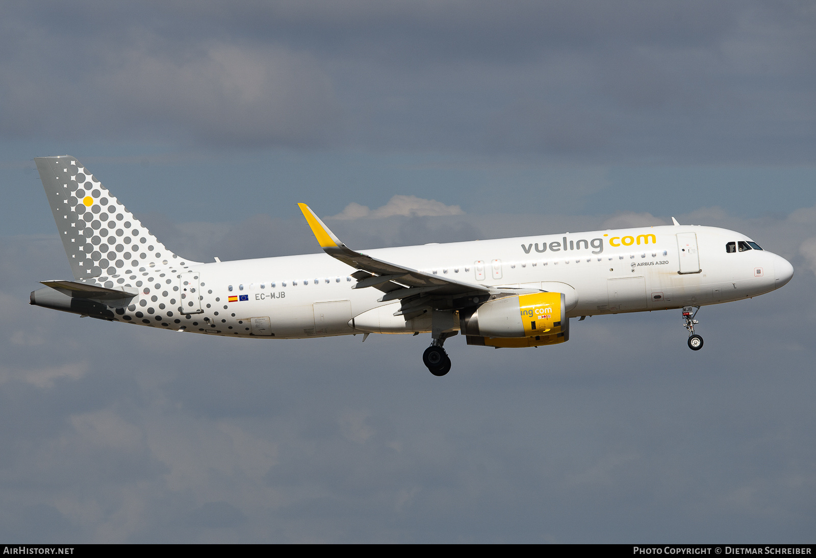 Aircraft Photo of EC-MJB | Airbus A320-232 | Vueling Airlines | AirHistory.net #741372