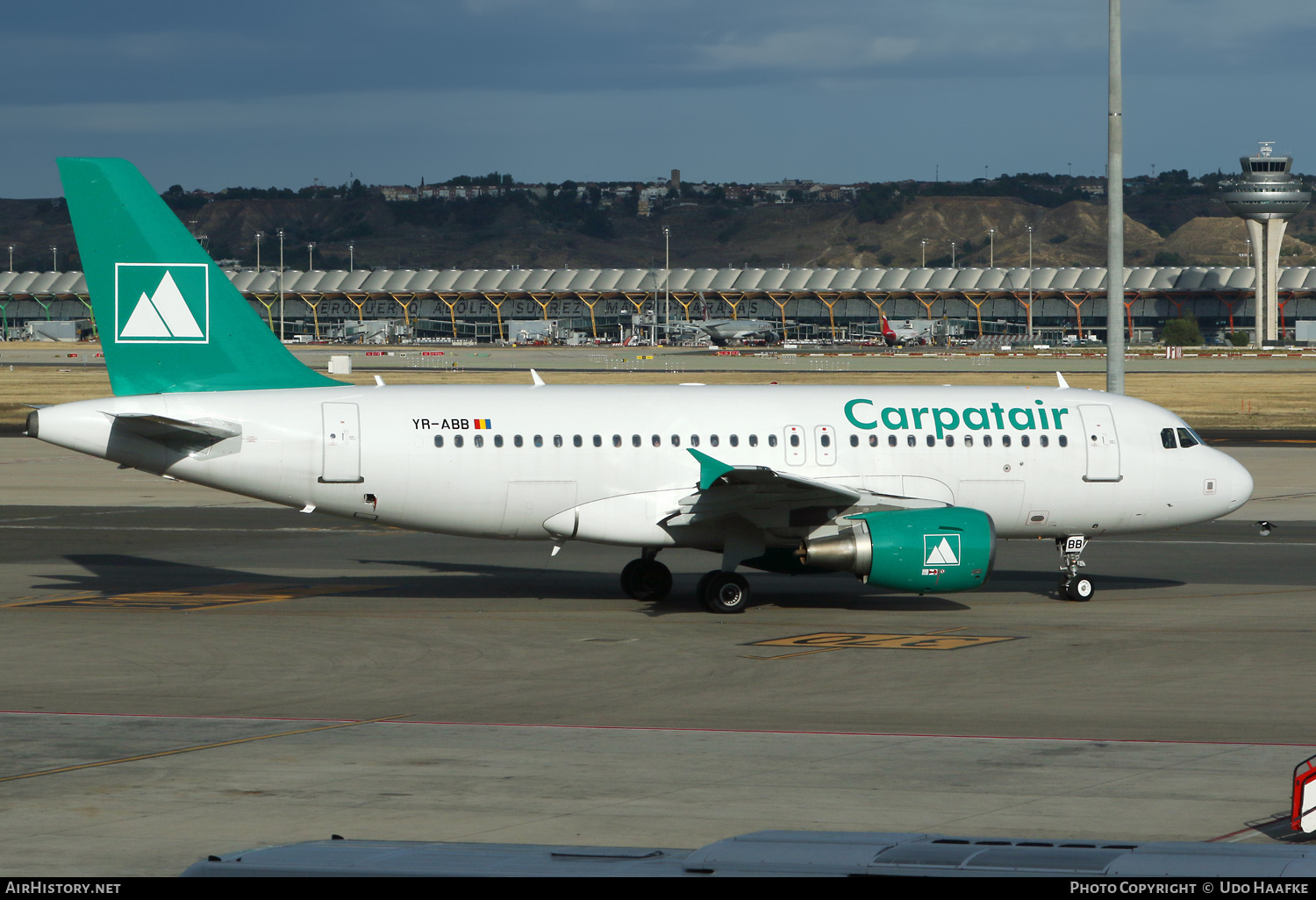 Aircraft Photo of YR-ABB | Airbus A319-112 | Carpatair | AirHistory.net #741585
