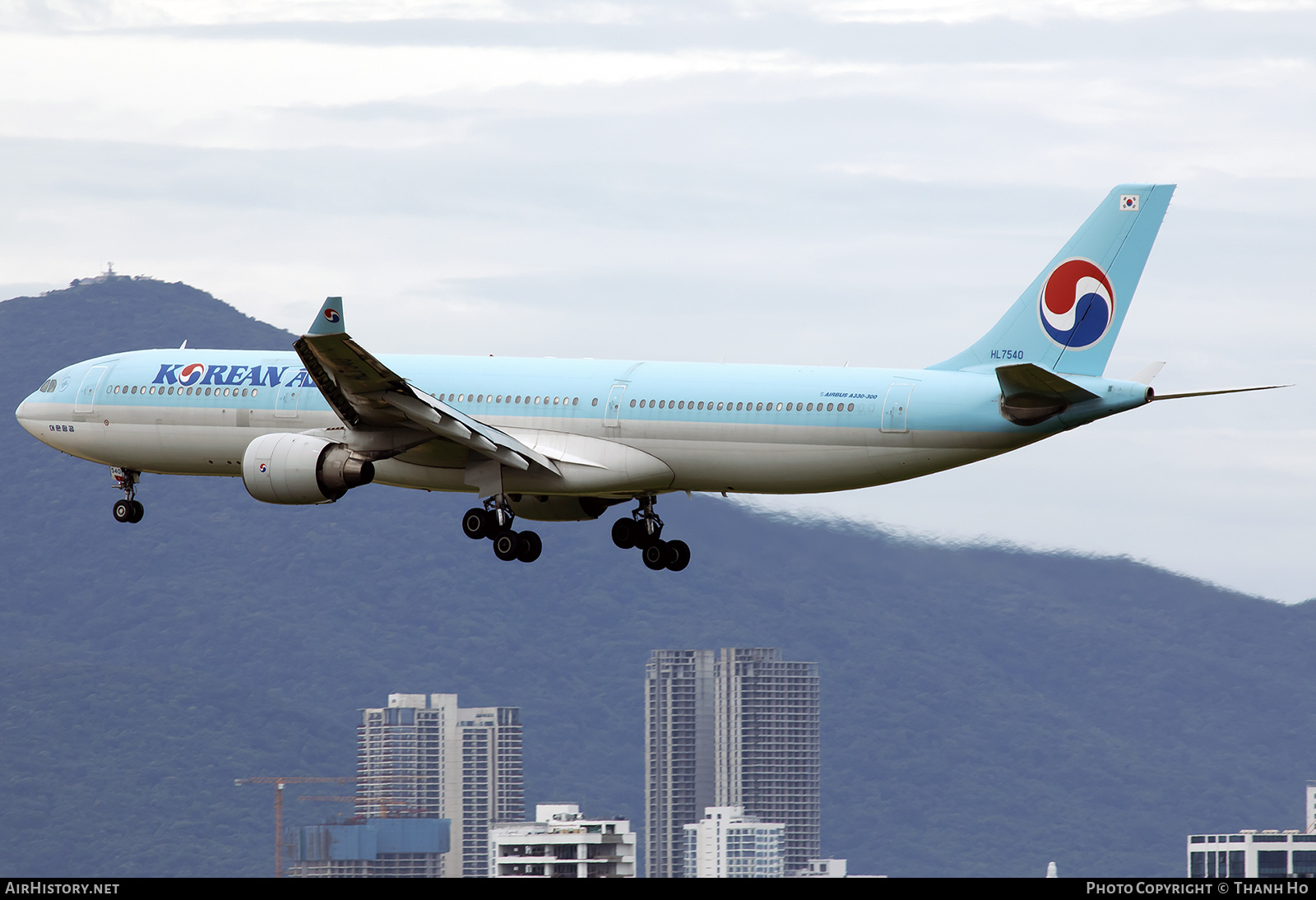Aircraft Photo of HL7540 | Airbus A330-322 | Korean Air | AirHistory.net #741867