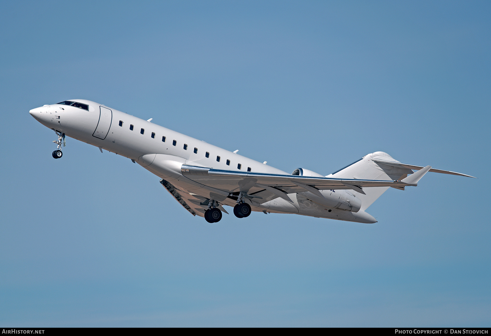 Aircraft Photo of N2100L | Bombardier Global 6500 (BD-700-1A10) | AirHistory.net #742110