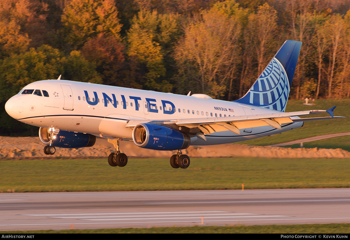 Aircraft Photo of N893UA | Airbus A319-132 | United Airlines | AirHistory.net #742112