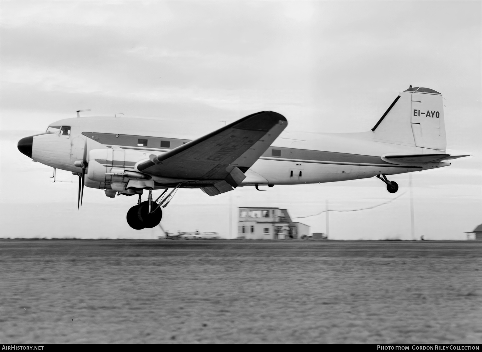 Aircraft Photo of EI-AYO | Douglas DC-3A-197 | AirHistory.net #742125