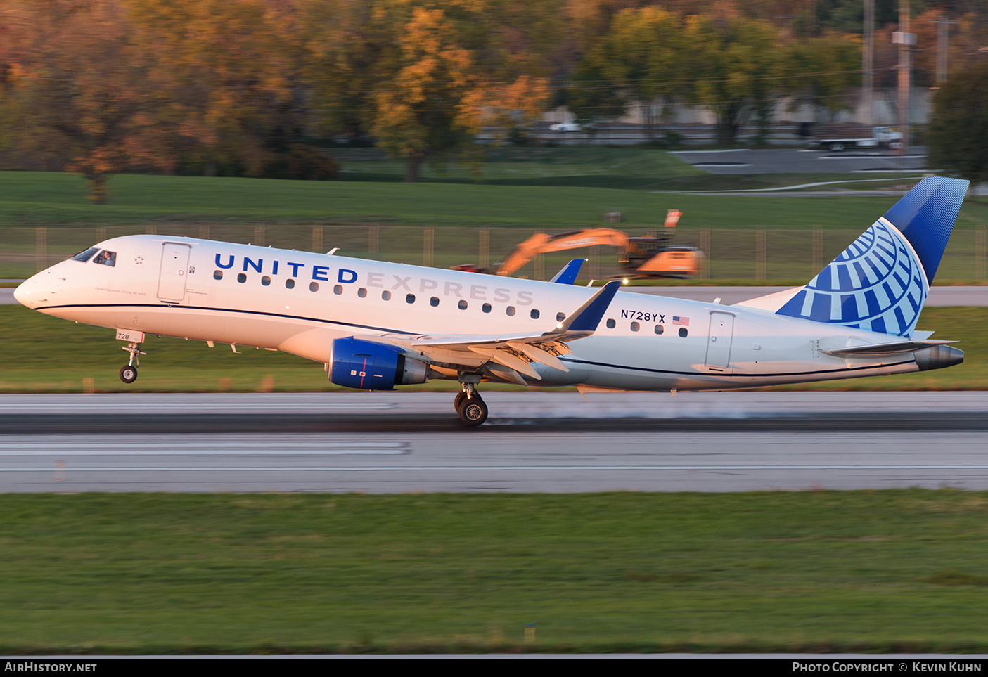 Aircraft Photo of N728YX | Embraer 175SC (ERJ-170-200LL) | United Express | AirHistory.net #742147