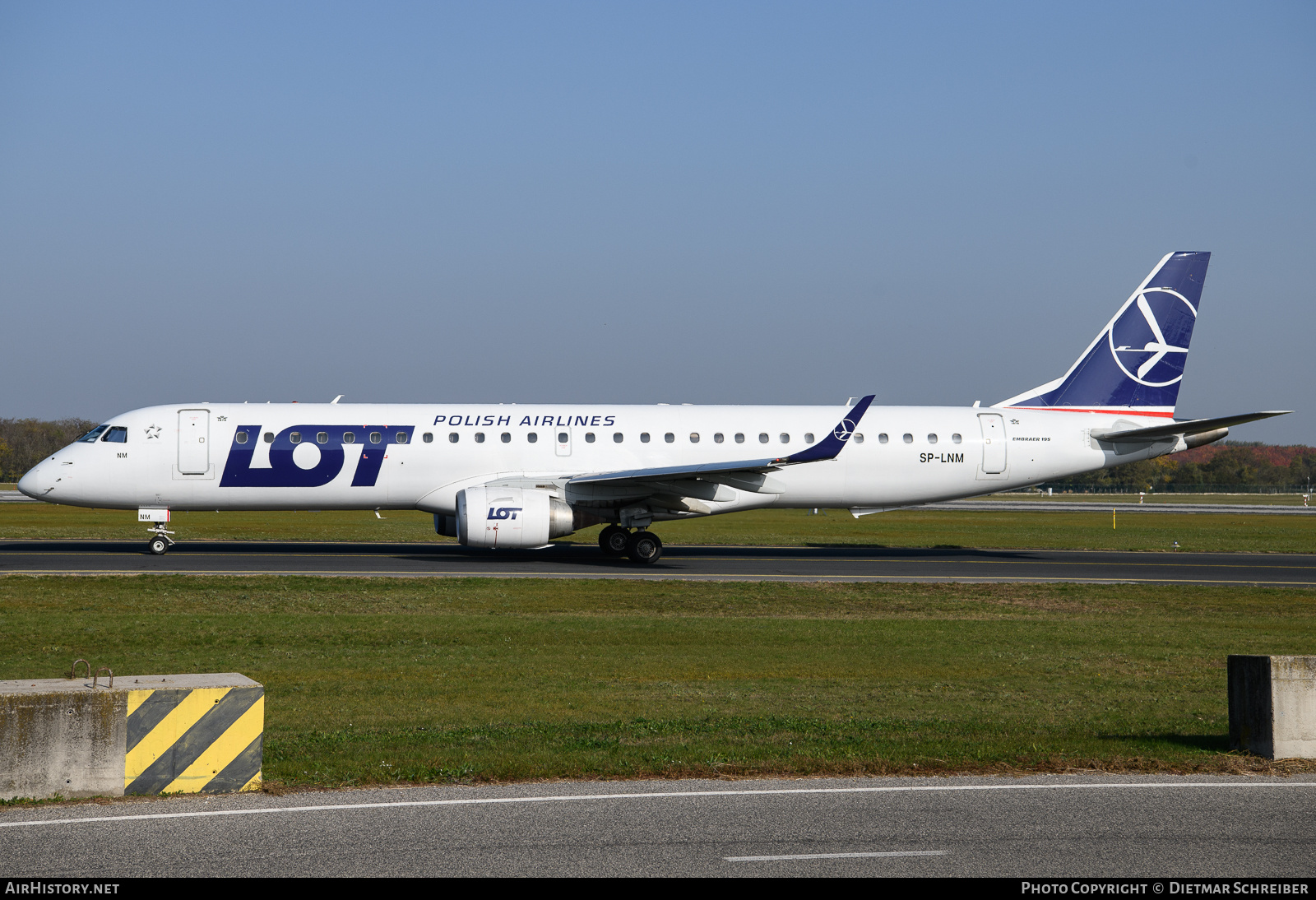 Aircraft Photo of SP-LNM | Embraer 195AR (ERJ-190-200IGW) | LOT Polish Airlines - Polskie Linie Lotnicze | AirHistory.net #742239