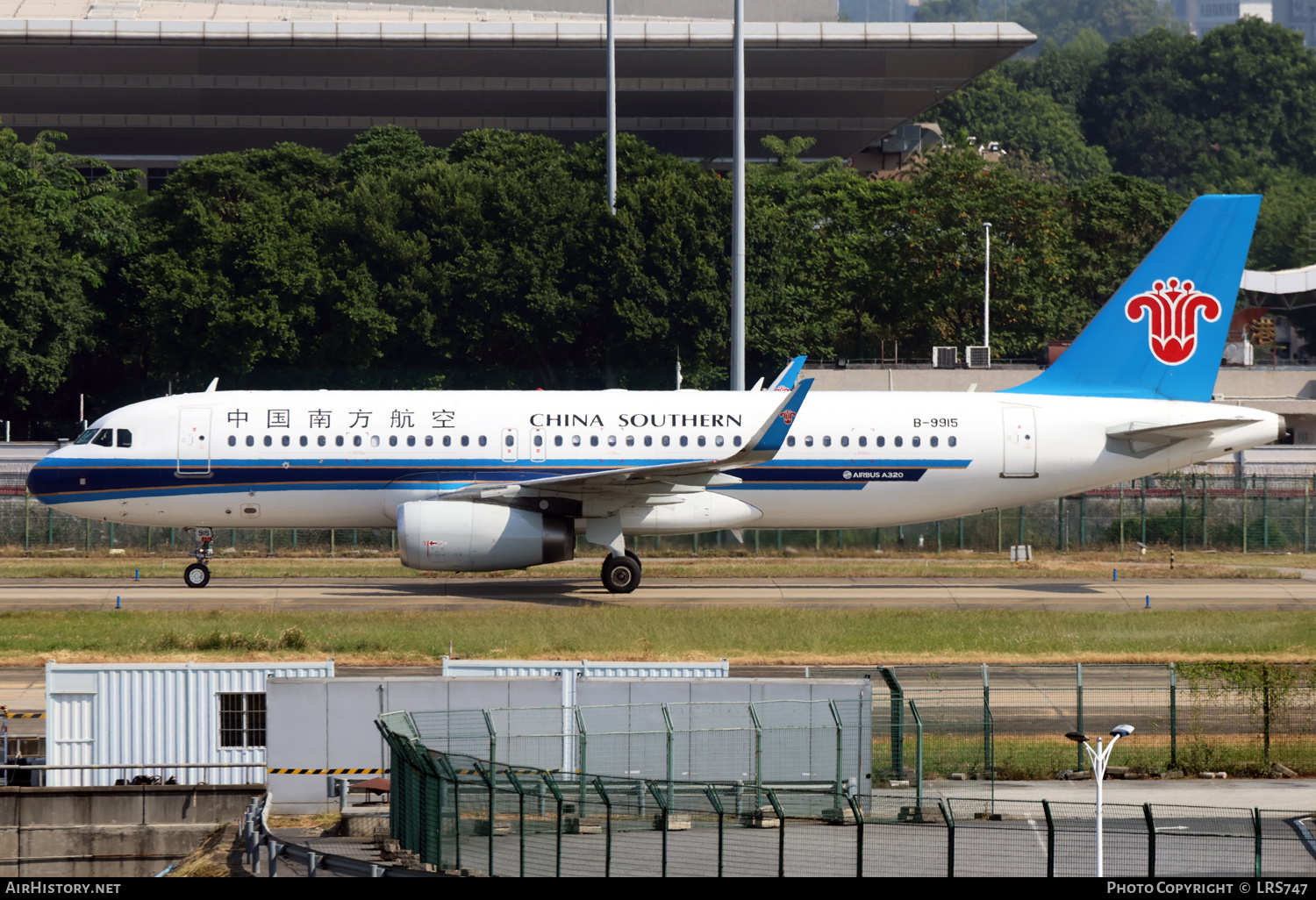 Aircraft Photo of B-9915 | Airbus A320-214 | China Southern Airlines | AirHistory.net #742385