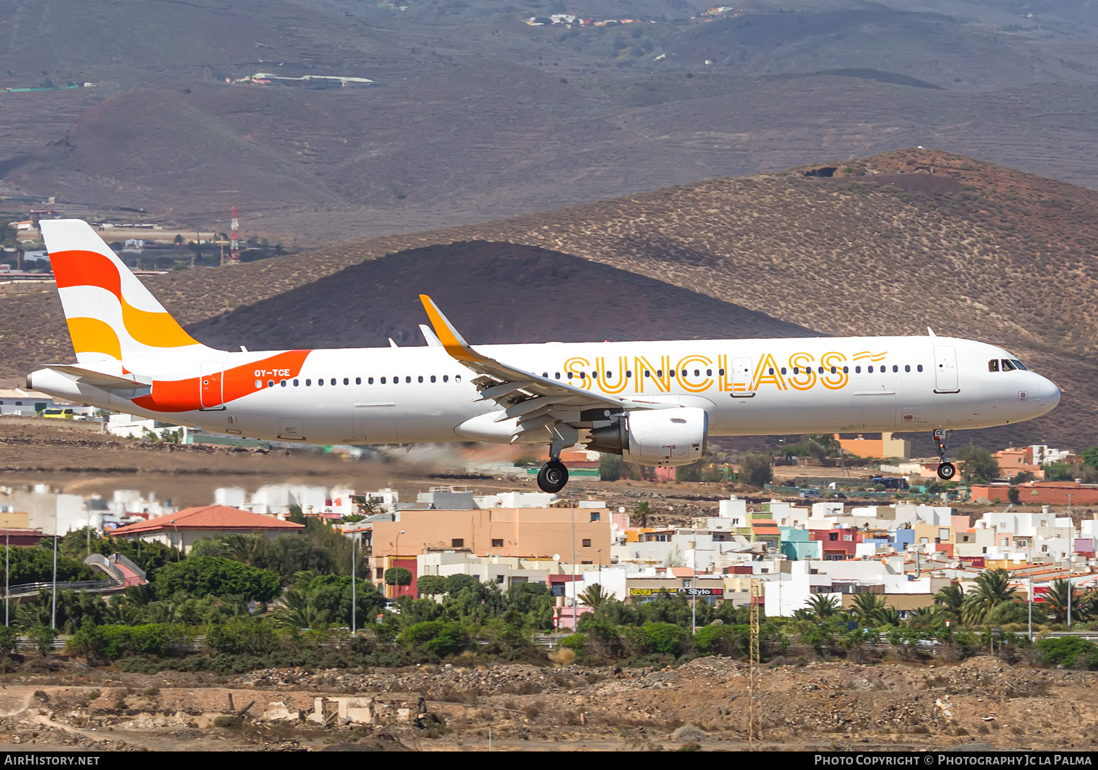 Aircraft Photo of OY-TCE | Airbus A321-211 | Sunclass Airlines | AirHistory.net #742449