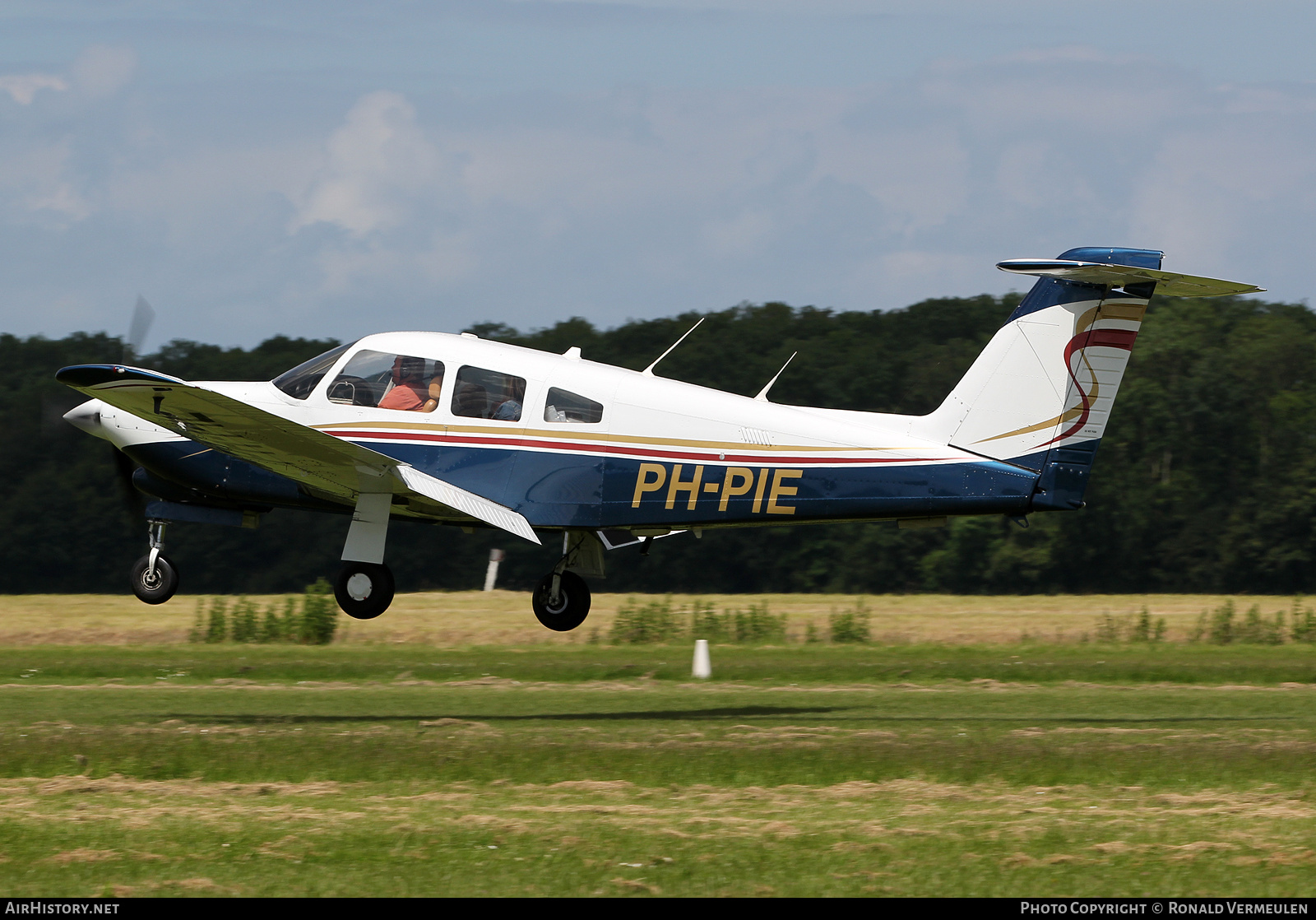 Aircraft Photo of PH-PIE | Piper PA-28RT-201T Turbo Arrow IV | AirHistory.net #742474