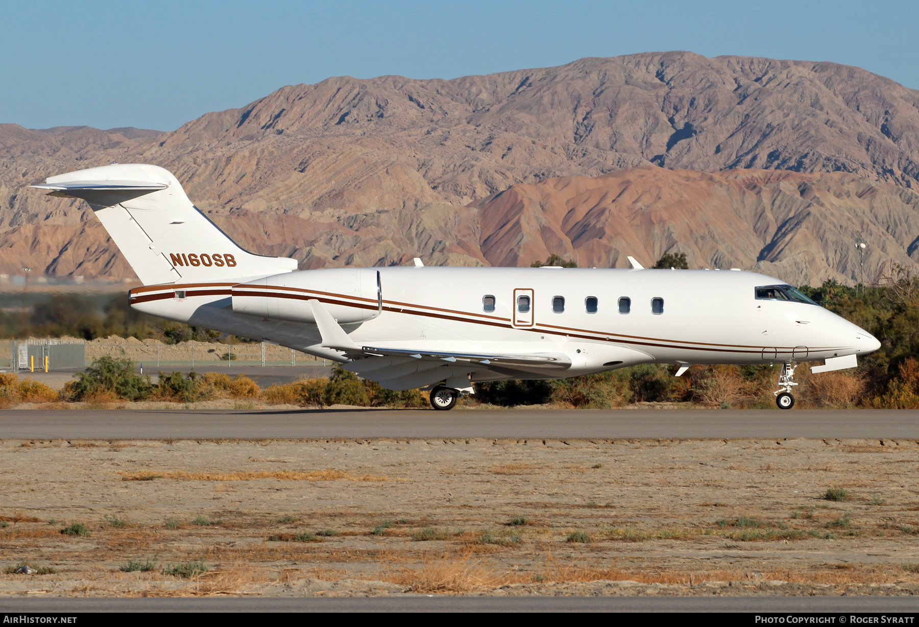 Aircraft Photo of N160SB | Bombardier Challenger 300 (BD-100-1A10) | AirHistory.net #742516