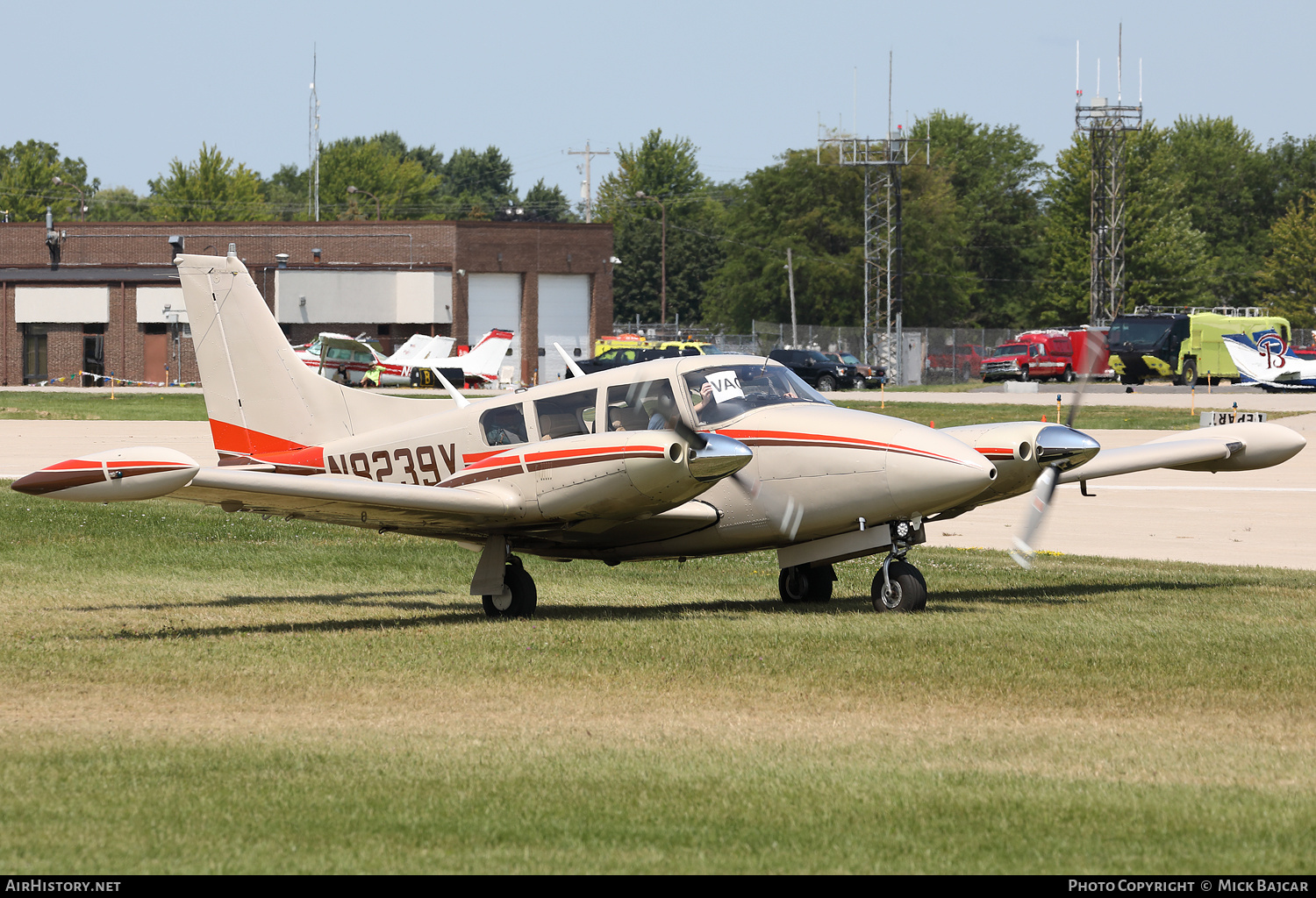 Aircraft Photo of N8239Y | Piper PA-30-160 Twin Comanche B | AirHistory.net #742780