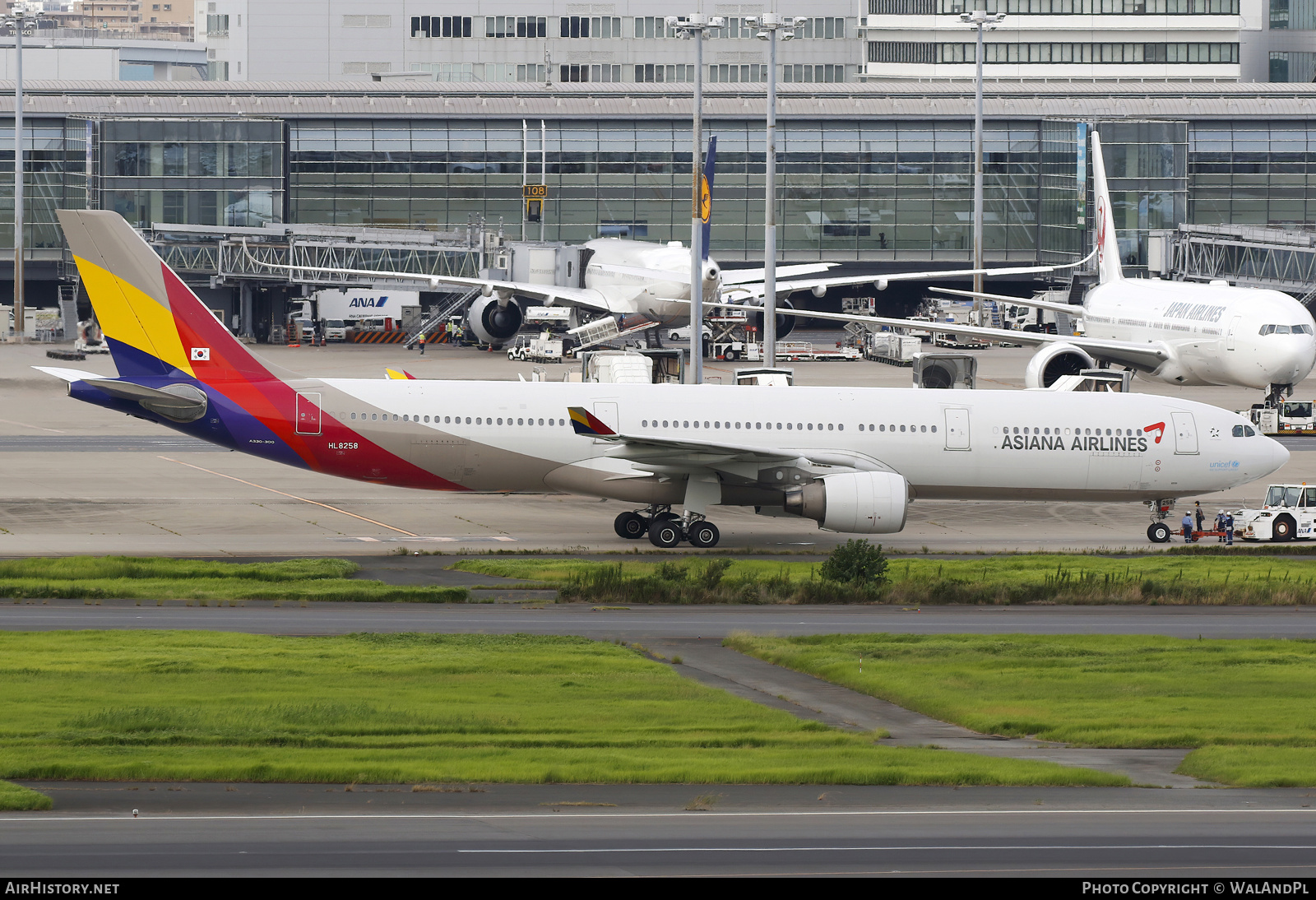 Aircraft Photo of HL8258 | Airbus A330-323E | Asiana Airlines | AirHistory.net #742882