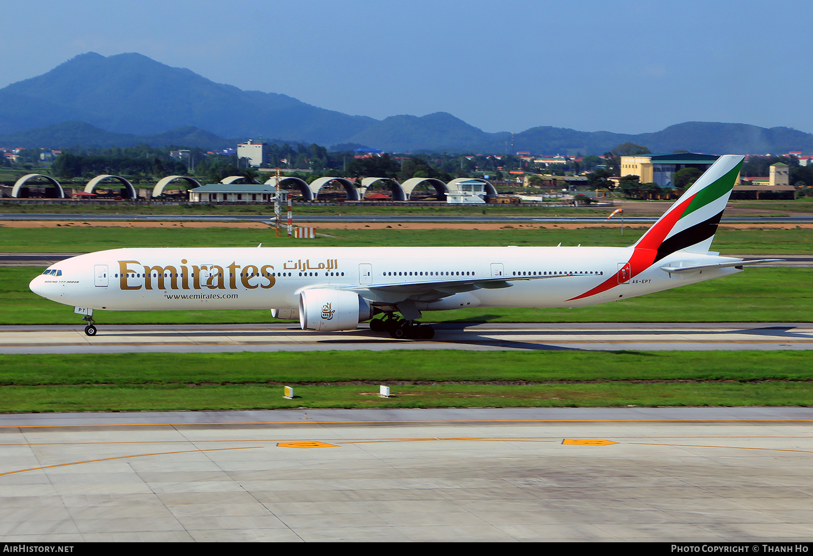 Aircraft Photo of A6-EPT | Boeing 777-300/ER | Emirates | AirHistory.net #742895