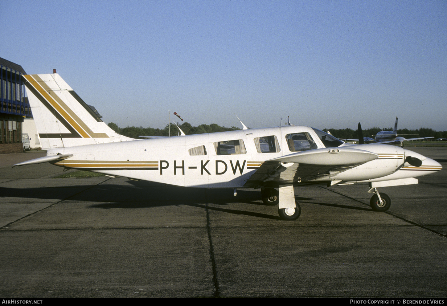 Aircraft Photo of PH-KDW | Piper PA-34-220T Seneca III | AirHistory.net #742956