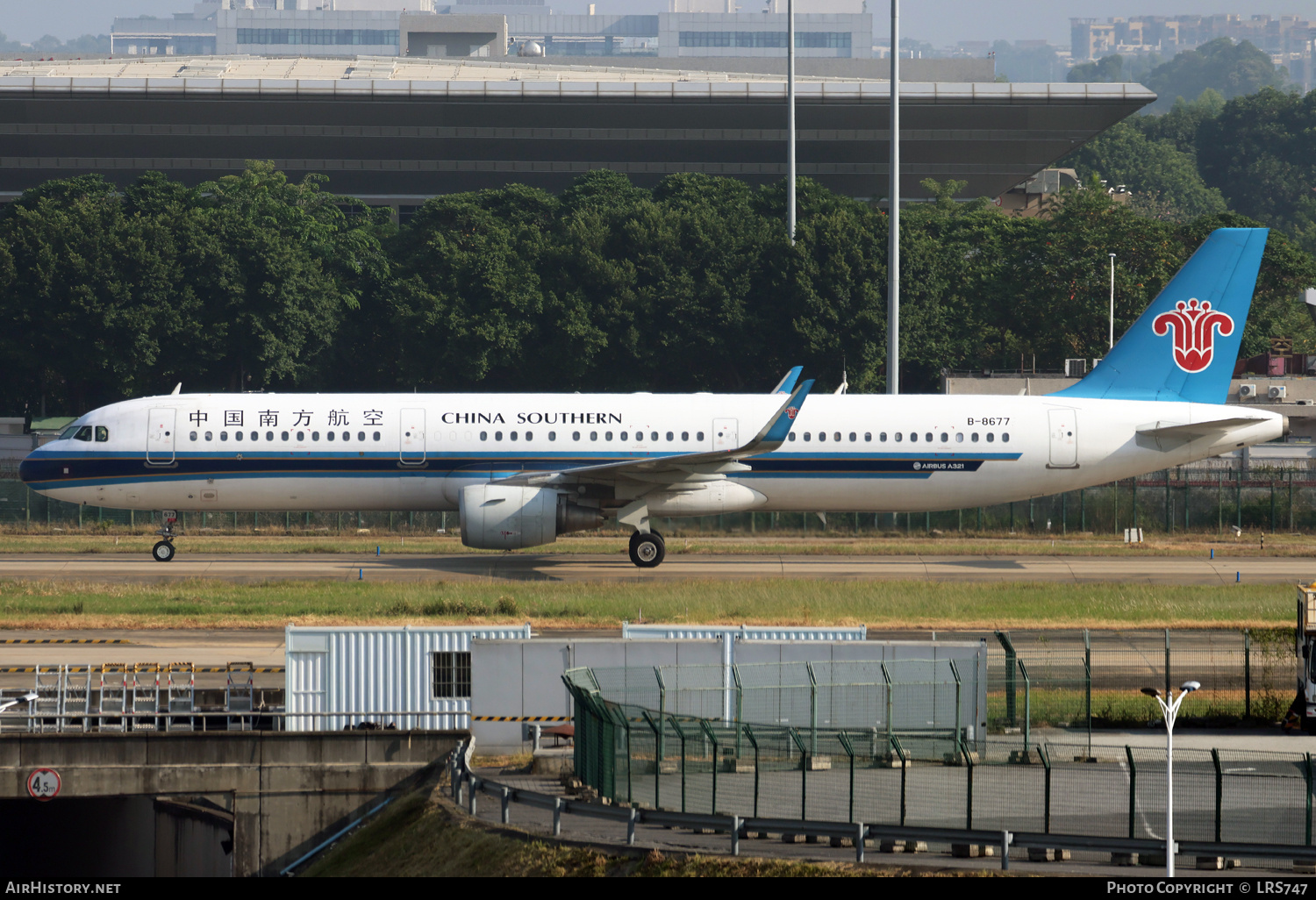 Aircraft Photo of B-8677 | Airbus A321-211 | China Southern Airlines | AirHistory.net #743199