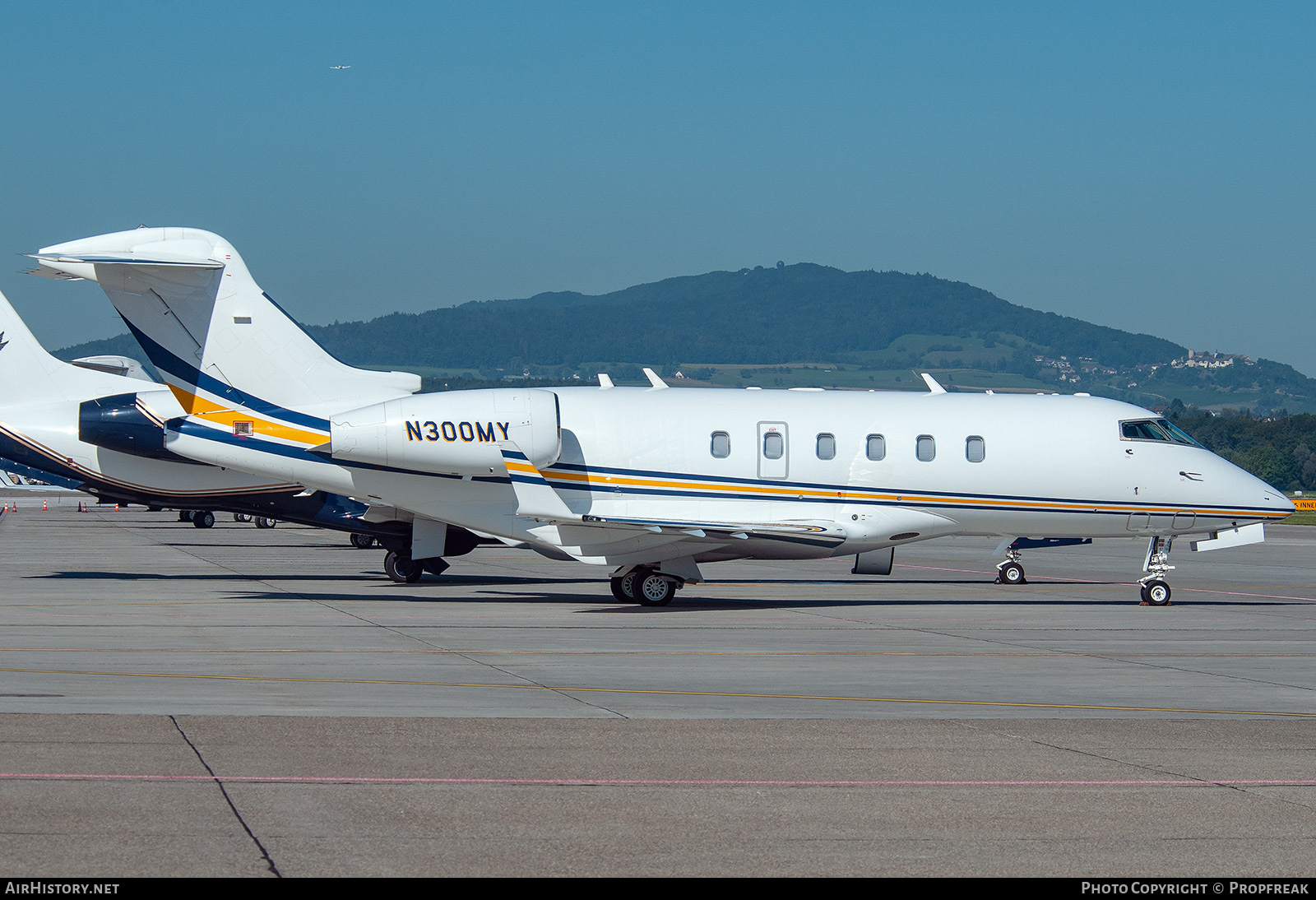 Aircraft Photo of N300MY | Bombardier Challenger 300 (BD-100-1A10) | AirHistory.net #743203