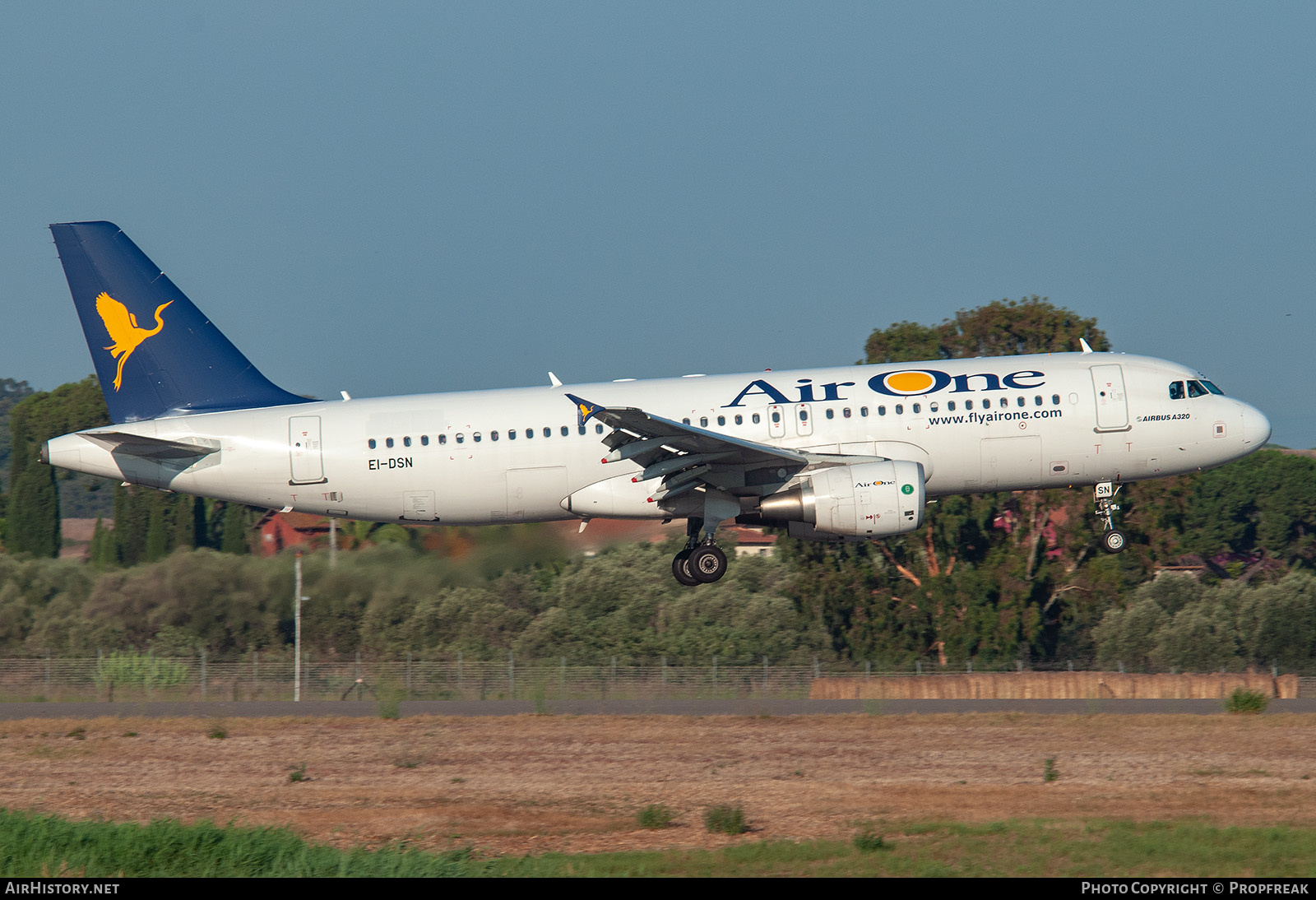 Aircraft Photo of EI-DSN | Airbus A320-216 | Air One | AirHistory.net #743210