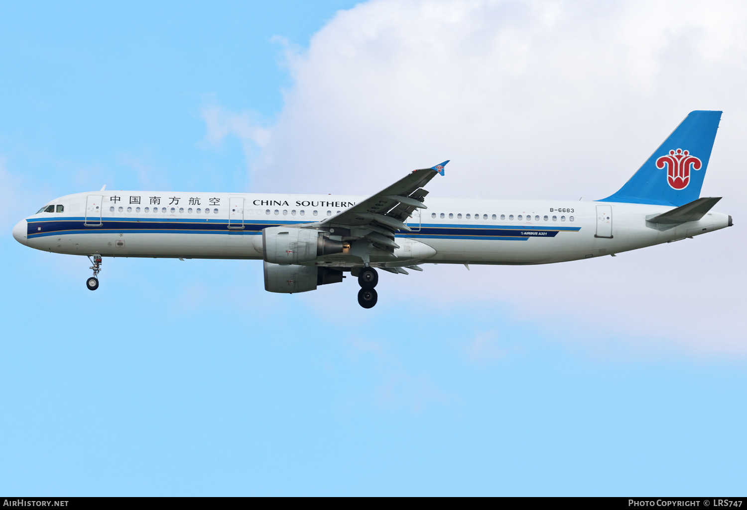 Aircraft Photo of B-6683 | Airbus A321-211 | China Southern Airlines | AirHistory.net #743389
