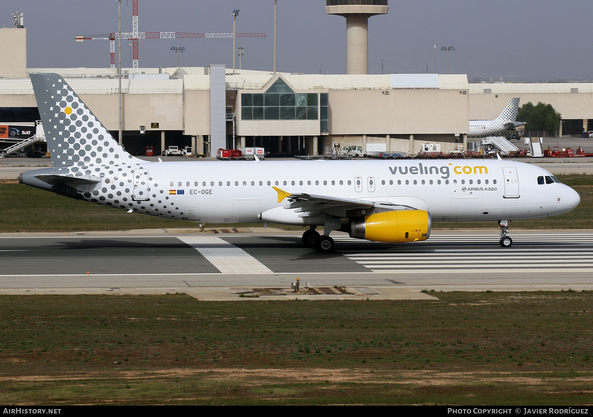 Aircraft Photo of EC-OGE | Airbus A320-232 | Vueling Airlines | AirHistory.net #743497
