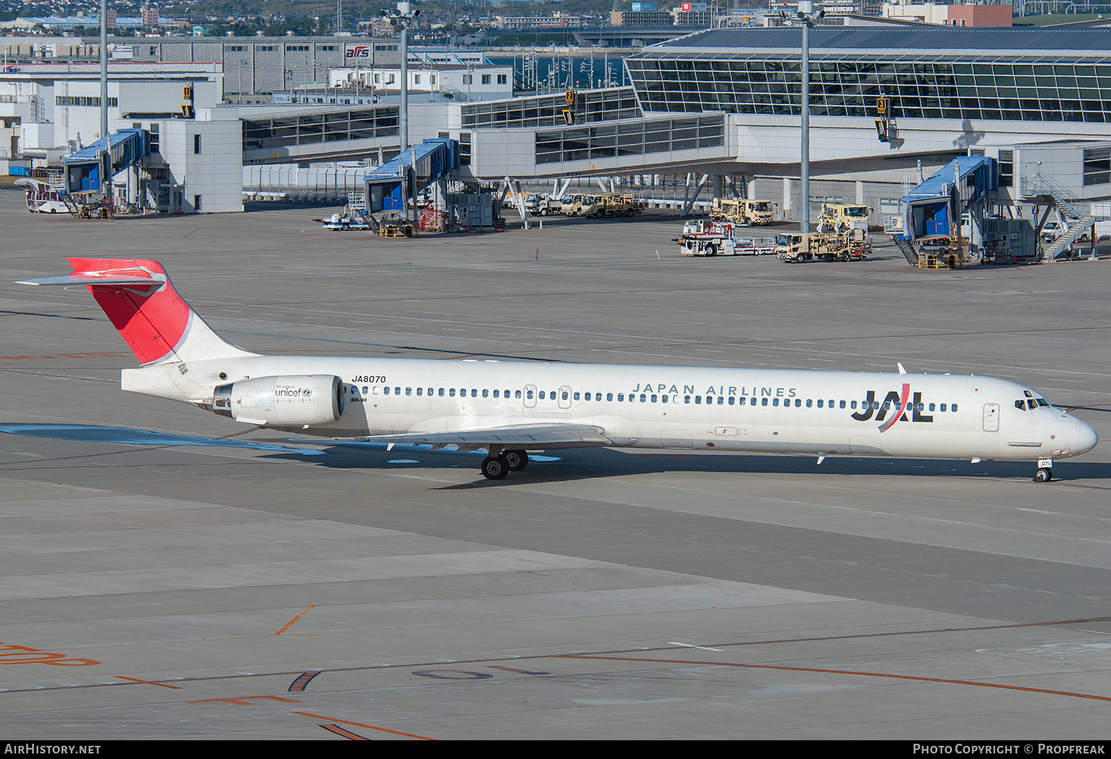 Aircraft Photo of JA8070 | McDonnell Douglas MD-90-30 | Japan Airlines - JAL | AirHistory.net #743674