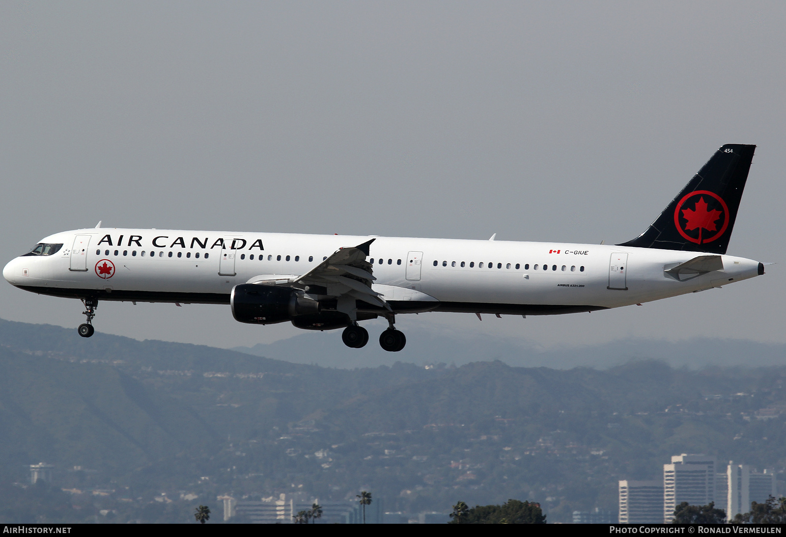 Aircraft Photo of C-GIUE | Airbus A321-211 | Air Canada | AirHistory.net #743684