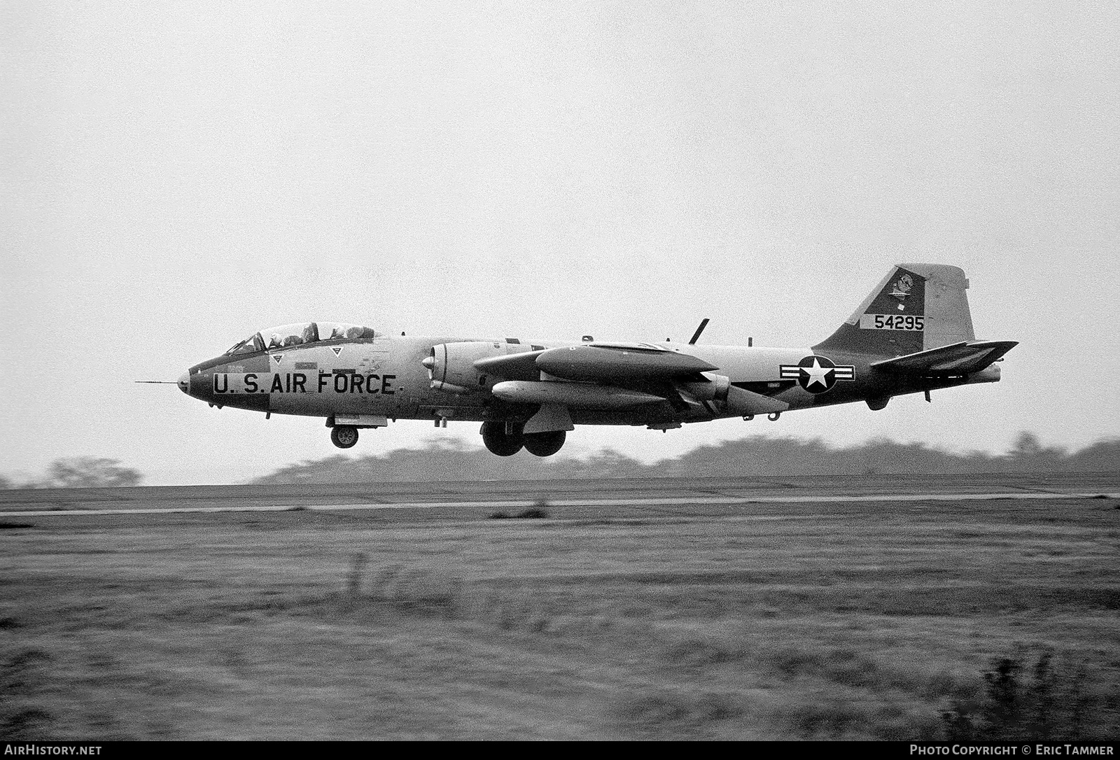 Aircraft Photo of 55-4295 / 54295 | Martin EB-57E Canberra | USA - Air Force | AirHistory.net #743804
