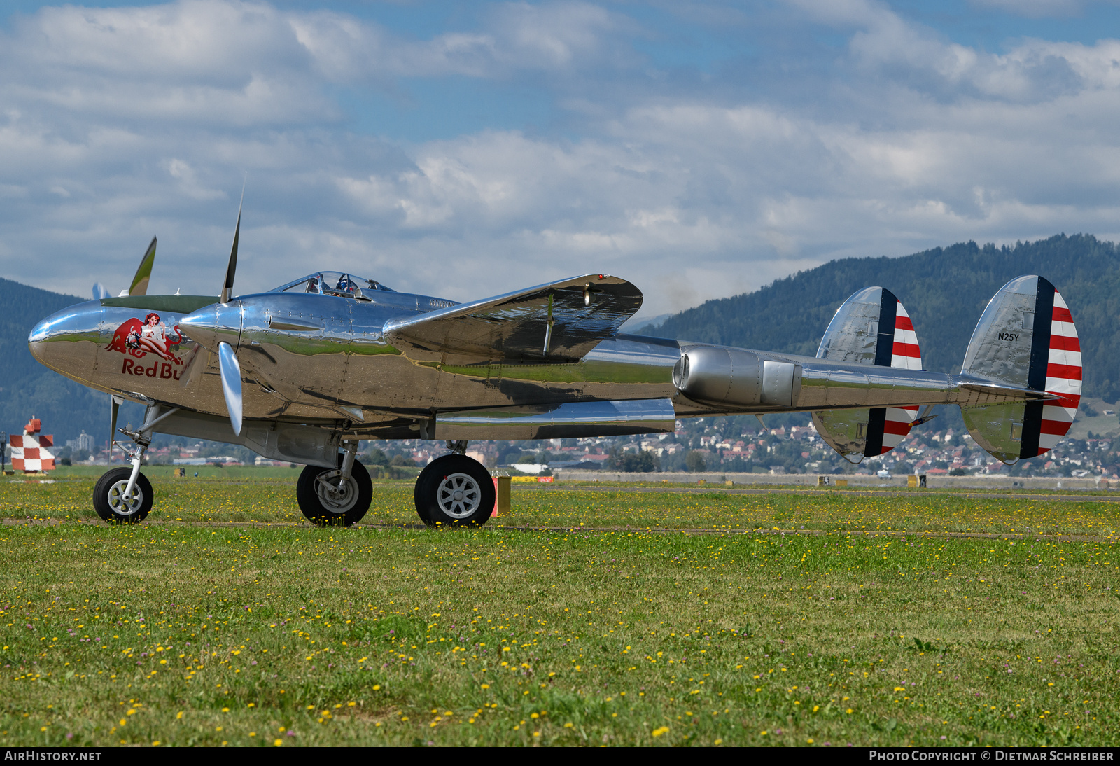 Aircraft Photo of N25Y | Lockheed P-38L Lightning | Red Bull | AirHistory.net #743975