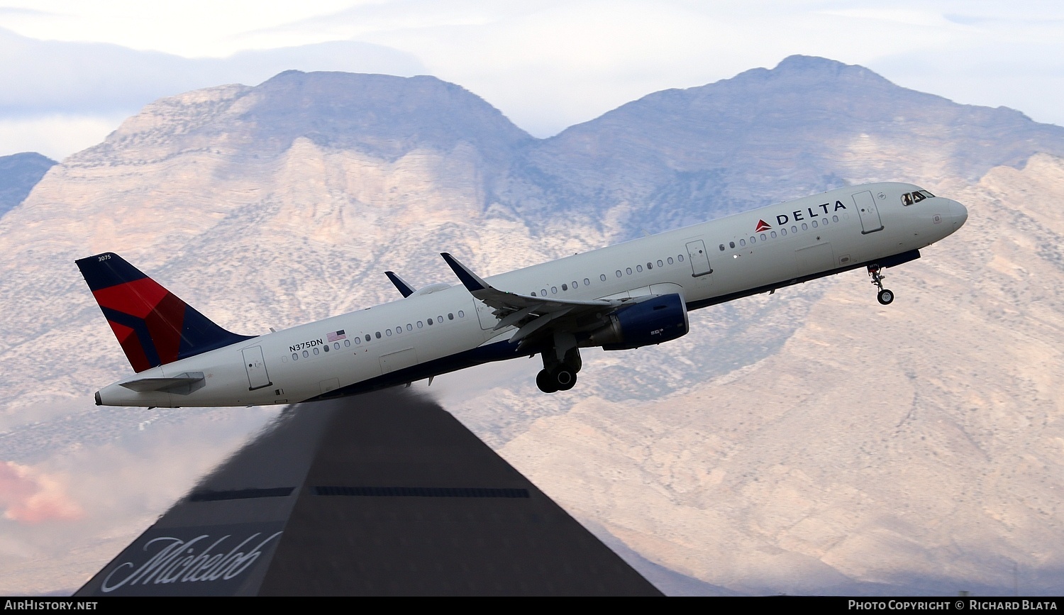 Aircraft Photo of N375DN | Airbus A321-211 | Delta Air Lines | AirHistory.net #744093