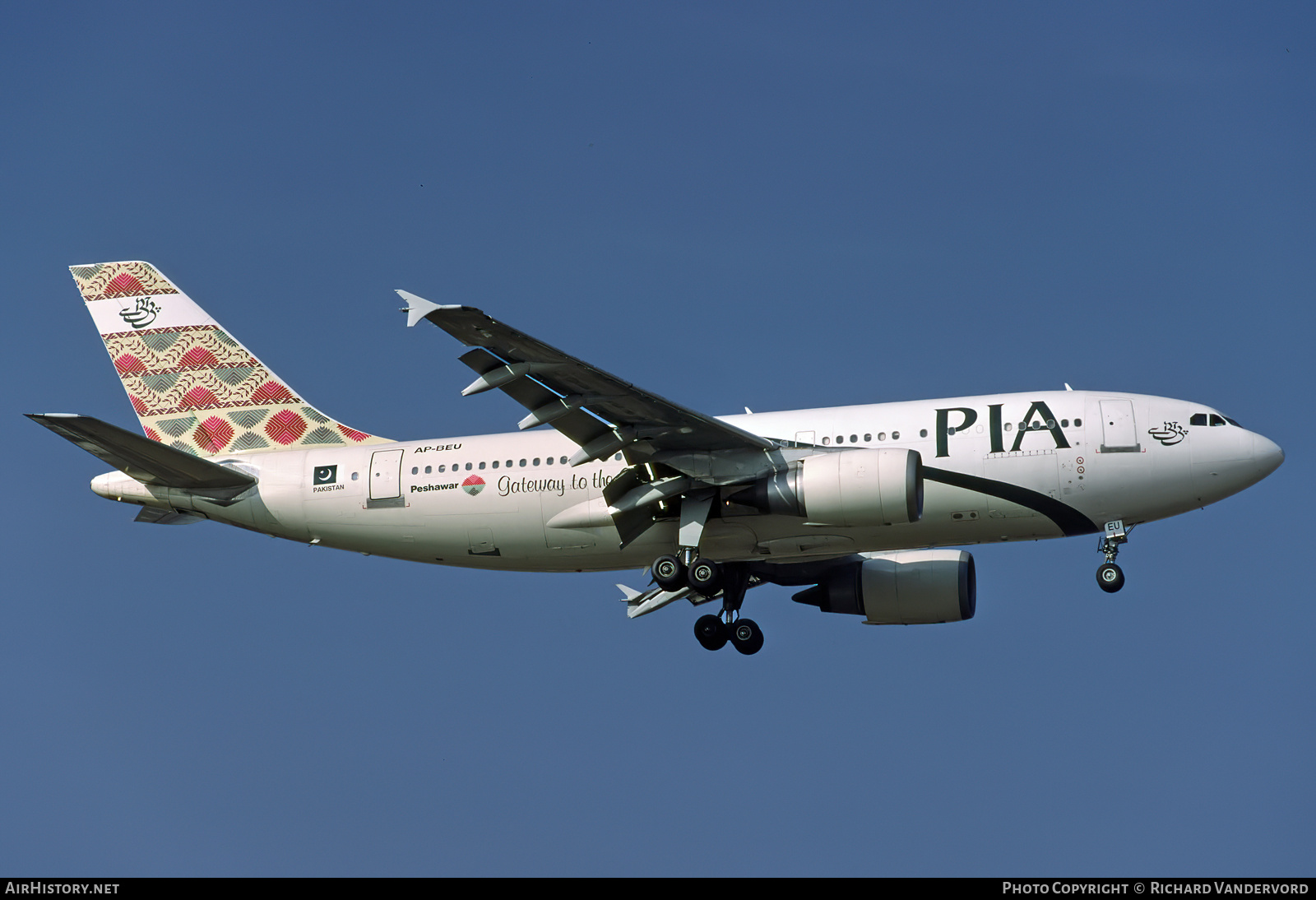 Aircraft Photo of AP-BEU | Airbus A310-308 | Pakistan International Airlines - PIA | AirHistory.net #744116