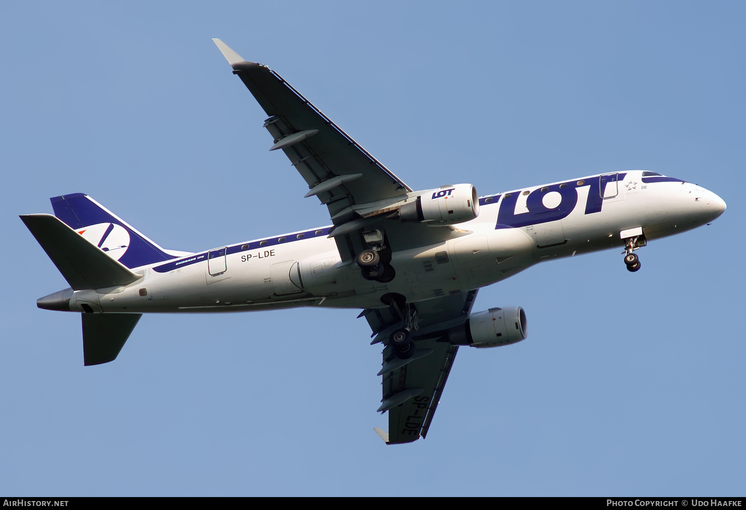 Aircraft Photo of SP-LDE | Embraer 170LR (ERJ-170-100LR) | LOT Polish Airlines - Polskie Linie Lotnicze | AirHistory.net #744154