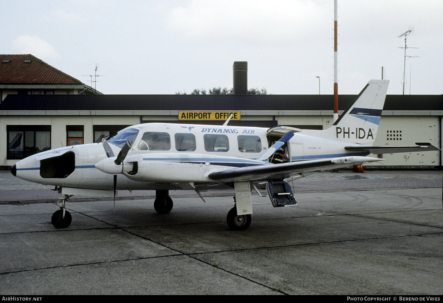 Aircraft Photo of PH-IDA | Piper PA-31-350 Chieftain | Dynamic Air | AirHistory.net #744309