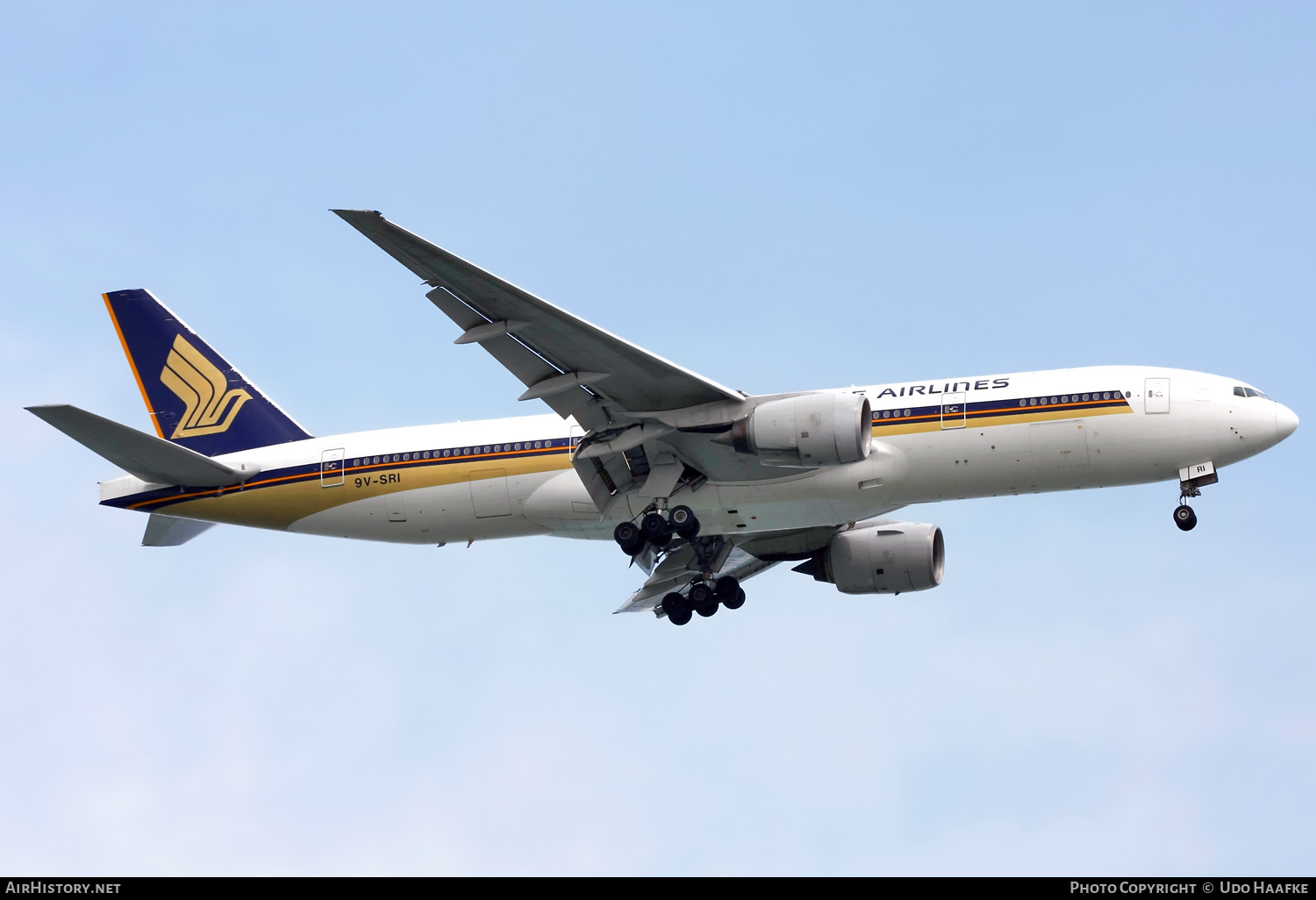 Aircraft Photo of 9V-SRI | Boeing 777-212/ER | Singapore Airlines | AirHistory.net #744519