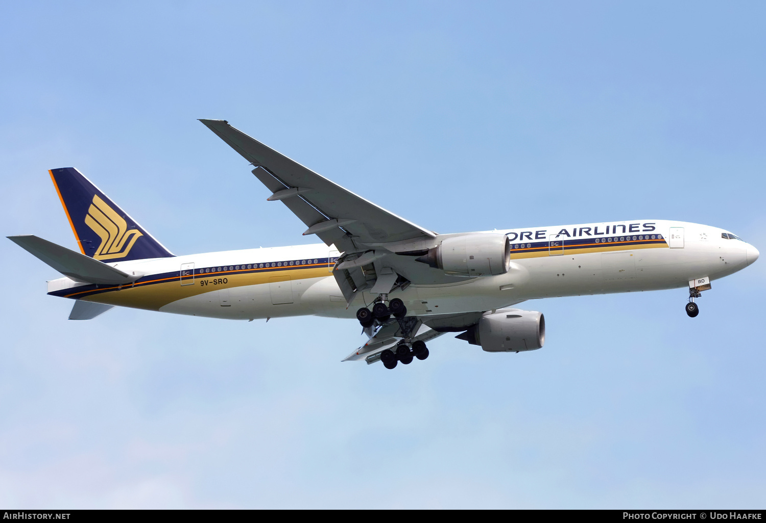 Aircraft Photo of 9V-SRO | Boeing 777-212/ER | Singapore Airlines | AirHistory.net #744520