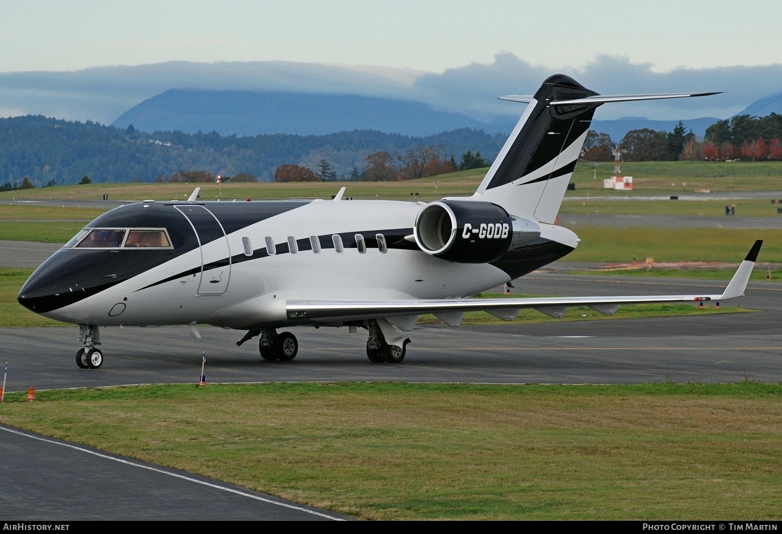 Aircraft Photo of C-GODB | Bombardier Challenger 605 (CL-600-2B16) | AirHistory.net #744744