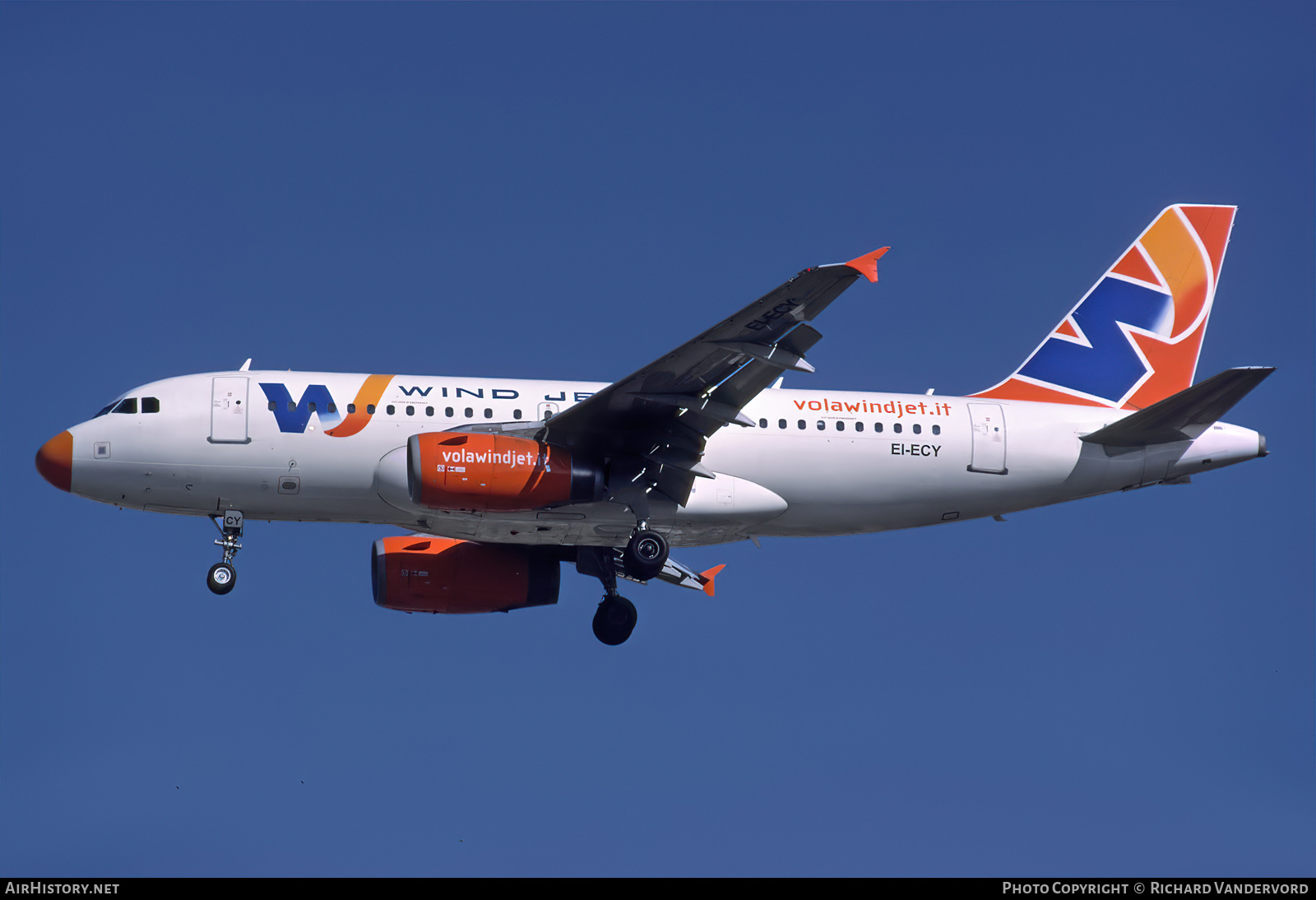 Aircraft Photo of EI-ECY | Airbus A319-132 | Wind Jet | AirHistory.net #744975