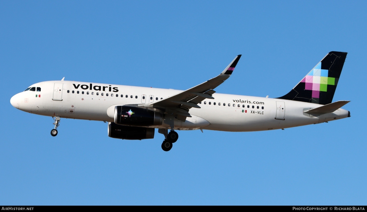 Aircraft Photo of XA-VLC | Airbus A320-233 | Volaris | AirHistory.net #745168
